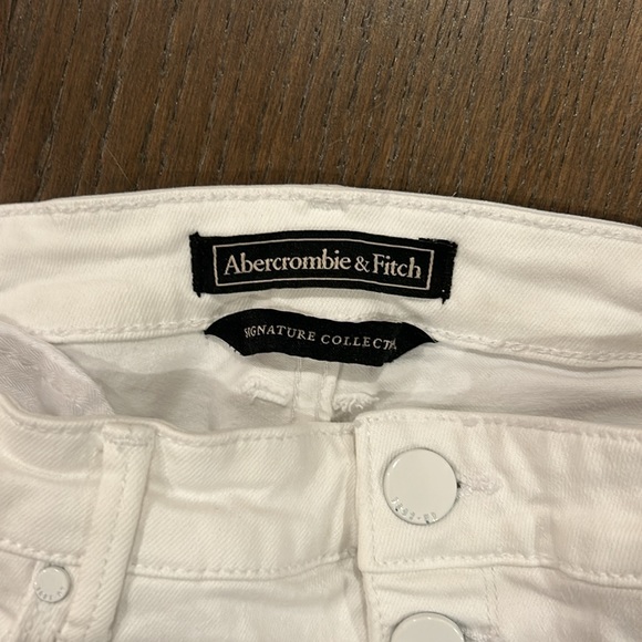 Abercrombie Signature Collection White Jeans - Picture 2 of 2